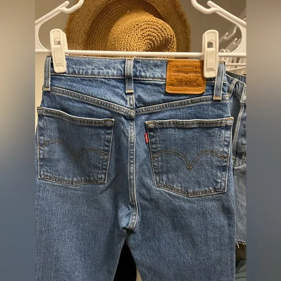 Levi’s Premium Wedgie Straight Leg Jeans - Picture 7 of 10